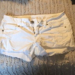 American Eagle white shorts